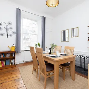 Joivy Cosy Flat In The Heart Of Apartment Edinburgh